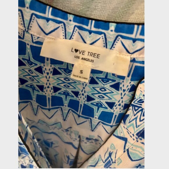 Blue and White Pattern Love Tree Sleeveless Top with Pockets - Picture 5 of 5